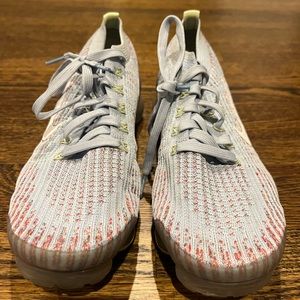 SIZE 9 NIKE VAPOR MAX!